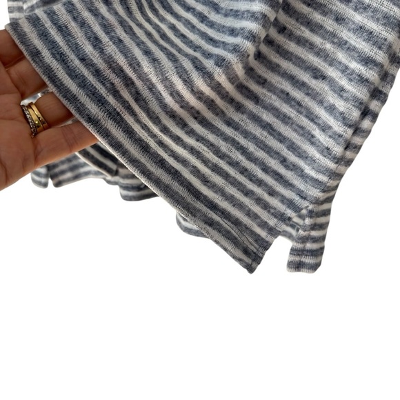 Ellen Tracy Gray and White Linen Blend Short Sleeve T-Shirt, V Neck, XL - Picture 5 of 7